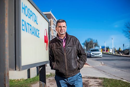 MIKAELA MACKENZIE / WINNIPEG FREE PRESS

Former Liberal MP and ICU doctor Doug Eyolfson poses for a portrait in front of the Grace Hospital in Winnipeg on Wednesday, Oct. 20, 2021. For Dylan story.
Winnipeg Free Press 2021.