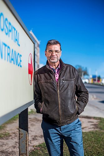 MIKAELA MACKENZIE / WINNIPEG FREE PRESS

Former Liberal MP and ICU doctor Doug Eyolfson poses for a portrait in front of the Grace Hospital in Winnipeg on Wednesday, Oct. 20, 2021. For Dylan story.
Winnipeg Free Press 2021.