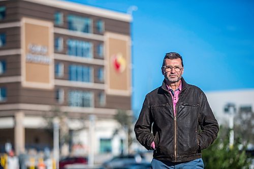 MIKAELA MACKENZIE / WINNIPEG FREE PRESS

Former Liberal MP and ICU doctor Doug Eyolfson poses for a portrait in front of the Grace Hospital in Winnipeg on Wednesday, Oct. 20, 2021. For Dylan story.
Winnipeg Free Press 2021.