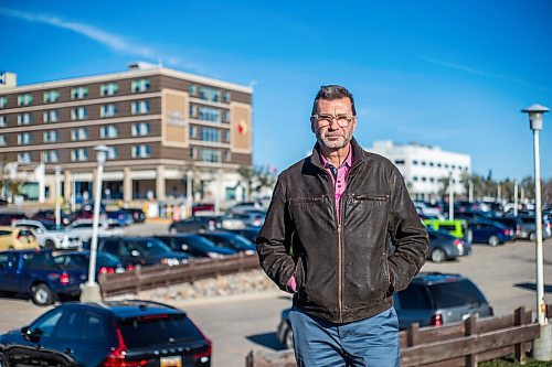 MIKAELA MACKENZIE / WINNIPEG FREE PRESS

Former Liberal MP and ICU doctor Doug Eyolfson poses for a portrait in front of the Grace Hospital in Winnipeg on Wednesday, Oct. 20, 2021. For Dylan story.
Winnipeg Free Press 2021.