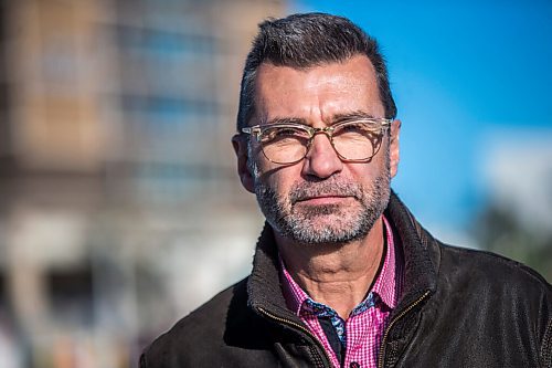 MIKAELA MACKENZIE / WINNIPEG FREE PRESS

Former Liberal MP and ICU doctor Doug Eyolfson poses for a portrait in front of the Grace Hospital in Winnipeg on Wednesday, Oct. 20, 2021. For Dylan story.
Winnipeg Free Press 2021.