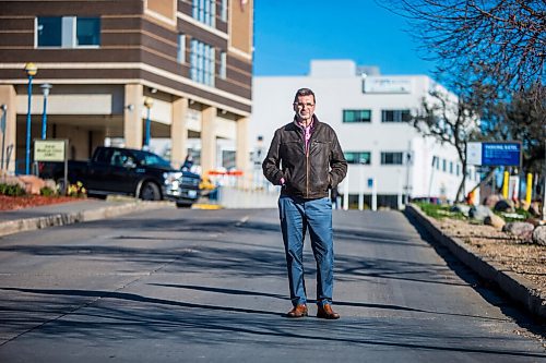 MIKAELA MACKENZIE / WINNIPEG FREE PRESS

Former Liberal MP and ICU doctor Doug Eyolfson poses for a portrait in front of the Grace Hospital in Winnipeg on Wednesday, Oct. 20, 2021. For Dylan story.
Winnipeg Free Press 2021.