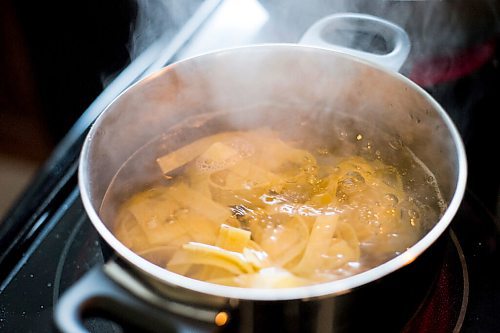 MIKAELA MACKENZIE / WINNIPEG FREE PRESS

Anucyia Kitching prepares a pumpkin pappardelle meal kit in her kitchen in Portage la Prairie on Wednesday, Oct. 20, 2021. For Anucyia Kitching story.
Winnipeg Free Press 2021.