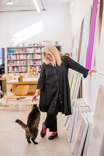 MIKAELA MACKENZIE / WINNIPEG FREE PRESS

Wanda Koop poses for a portrait with her cat, Henry, among new works (inspired by the dead poplars around her cabin, where she created the paintings) in her studio in Winnipeg on Thursday, Oct. 21, 2021. For Al Small story.
Winnipeg Free Press 2021.