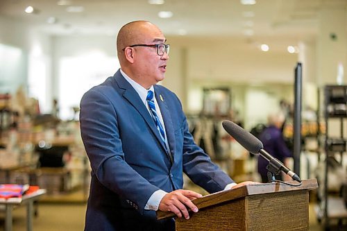 MIKAELA MACKENZIE / WINNIPEG FREE PRESS

Jon Reyes, economic development and jobs minister announces the new Digital Manitoba Initiative at the Polo Park Hudson's Bay location in Winnipeg on Thursday, Oct. 21, 2021. For --- story.
Winnipeg Free Press 2021.