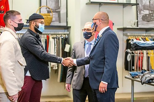 MIKAELA MACKENZIE / WINNIPEG FREE PRESS

Economic development and jobs minister Jon Reyes (right) shakes hands with Surplus Market co-founder Andrew Sannie (second from left) as Surplus Market co-founder Kyle Goldstine (left) and president and chief executive officer of the Manitoba Chambers of Commerce Chuck Davidson (second from right) watch after announcing the new Digital Manitoba Initiative at the Polo Park Hudson's Bay location in Winnipeg on Thursday, Oct. 21, 2021. For --- story.
Winnipeg Free Press 2021.