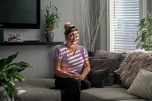 MIKAELA MACKENZIE / WINNIPEG FREE PRESS

Jaynee Medrano, who contracted COVID-19 and was diagnosed with breast cancer within months of each other, poses for a portrait in her home while recovering from surgery in Winnipeg on Thursday, Oct. 21, 2021. For Malak story.
Winnipeg Free Press 2021.