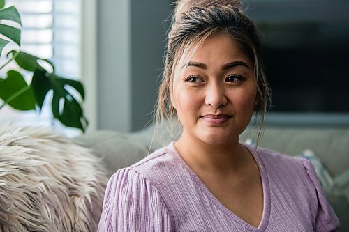 MIKAELA MACKENZIE / WINNIPEG FREE PRESS

Jaynee Medrano, who contracted COVID-19 and was diagnosed with breast cancer within months of each other, poses for a portrait in her home while recovering from surgery in Winnipeg on Thursday, Oct. 21, 2021. For Malak story.
Winnipeg Free Press 2021.