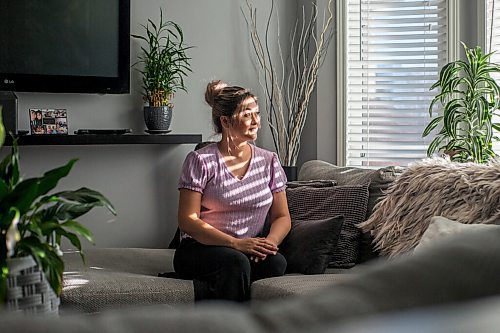 MIKAELA MACKENZIE / WINNIPEG FREE PRESS

Jaynee Medrano, who contracted COVID-19 and was diagnosed with breast cancer within months of each other, poses for a portrait in her home while recovering from surgery in Winnipeg on Thursday, Oct. 21, 2021. For Malak story.
Winnipeg Free Press 2021.