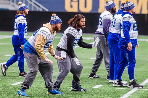 MIKAELA MACKENZIE / WINNIPEG FREE PRESS

Bomber Asotui Eli (centre) at practice in Winnipeg on Friday, Oct. 22, 2021. For Taylor Allen/Mike Sawatzky story.
Winnipeg Free Press 2021.