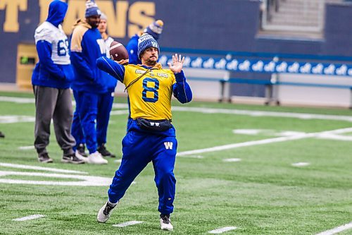 MIKAELA MACKENZIE / WINNIPEG FREE PRESS

Quarterback Zach Collaros at Bombers practice in Winnipeg on Friday, Oct. 22, 2021. For Taylor Allen/Mike Sawatzky story.
Winnipeg Free Press 2021.