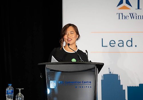 JESSICA LEE / WINNIPEG FREE PRESS

Winnipeg Chamber of Commerce Chair Liz Choi introduces the program at the chambers first in-person luncheon since 2020 at RBC Convention Centre on October 22, 2021.






