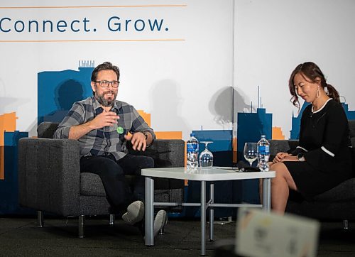 JESSICA LEE / WINNIPEG FREE PRESS

Winnipeg Chamber of Commerce Chair Liz Choi (right), chats with Kyle Romaniuk, Principal from Vantage Studios at the chambers first in-person luncheon since 2020 at RBC Convention Centre on October 22, 2021.





