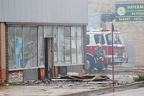 JOHN WOODS / WINNIPEG FREE PRESS
Firefighters work a fire scene at a building in the 800 block of Main Street Sunday, October 24, 2021

Reporter: Standup