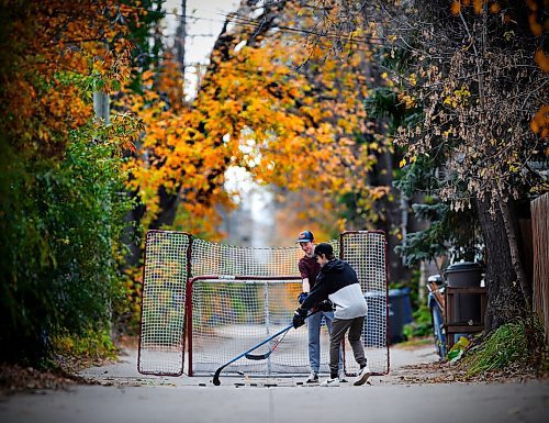 JOHN WOODS / WINNIPEG FREE PRESS
Fisher Banks and Luke Winstone play some street hockey in their back lane Sunday, October 24, 2021

Reporter: Standup