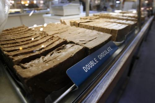 MIKE.DEAL@FREEPRESS.MB.CA 100528 - Friday, May 28th, 2010 Our Winnipeg The Maple Leaf Fudge store at The Forks for a column by Ashley Prest. MIKE DEAL / WINNIPEG FREE PRESS