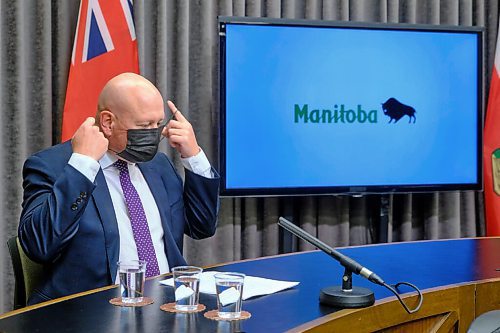 MIKE DEAL / WINNIPEG FREE PRESS
Health and Seniors Care Minister Audrey Gordon, Dr. Brent Roussin, chief provincial public health officer, along with virtual participant, Central Services Minister Reg Helwer during Monday's COVID-19 update press conference at the Manitoba Legislative building, talk about the Federal Pan-Canadian proof of vaccination that the province is joining.
211025 - Monday, October 25, 2021.