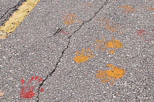 Canstar Community News Oct. 19, 2021 - 8,895 handprints were painted across different parts of the Portage La Prairie community. The prints seen here are found along Crescent Road in the city. (JOSEPH BERNACKI/CANSTAR COMMUNITY NEWS/HEADLINER)