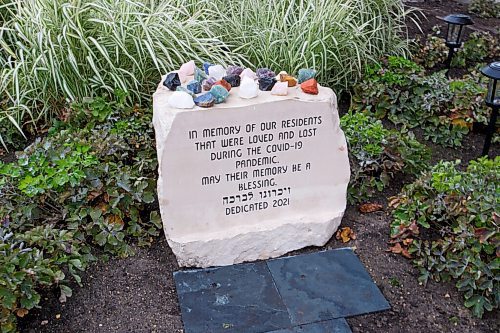 MIKE DEAL / WINNIPEG FREE PRESS
The Saul and Claribel Simkin Centre personal care home (1 Falcon Ridge Drive) dedicated a permanent stone memorial to the eleven residents who died of COVID-19 during the pandemic Wednesday morning.
See John Longhurst story
211027 - Wednesday, October 27, 2021.