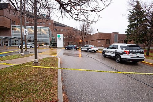Mike Sudoma / Winnipeg Free Press
Winnipeg police respond to the scene of an assault at Seven Oaks Hospital Wednesday afternoon. The incident occurred at approximately 2:30 pm and one individual has been transported for treatment who is in un-stable condition
October 27, 2021