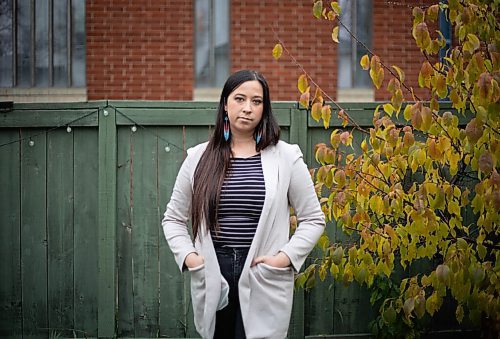 JESSICA LEE / WINNIPEG FREE PRESS

University of Manitoba student Gabrielle Fontaine poses for a portrait at her home on October 27, 2021. She is working on a device that could be used to detect breast cancer in remote communities.

Reporter: Malak






