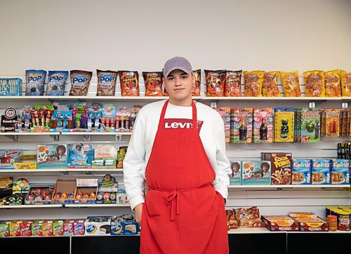 JESSICA LEE / WINNIPEG FREE PRESS

Alex Berens, store manager of Teeyahs, poses for a portrait in the store on October 28, 2021.

Reporter: Declan






