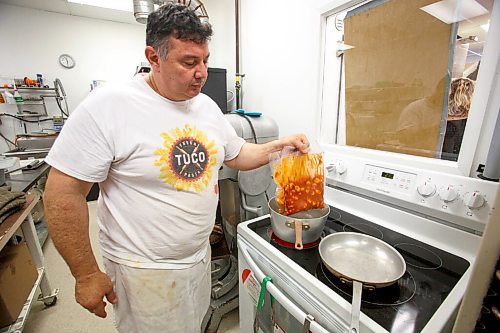 MIKE DEAL / WINNIPEG FREE PRESS
Alfonso Maury takes a couple bags of pre-made pasta dinners out of a pot of boiling water to show how easy it is to make for customers.
Alfonso Maury, owner of La Pampa and Corrientes Argentine Pizzeria, has started a new fresh pasta venture called Tuco. He's making fresh, handmade Argentinian pastas and pre-made pasta dishes for sale to the public through La Pampa (his grocery market) at 1604 St. Mary's Road.
See Eva Wasney story
211028 - Thursday, October 28, 2021.