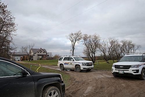 SHANNON VANRAES/WINNIPEG FREE PRESS
RCMP vehicles park in front of a home near the community of New Bothwell, where a 73-year-old woman was found deceased, on October 28, 2021.