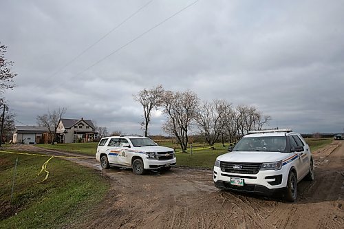 SHANNON VANRAES/WINNIPEG FREE PRESS
RCMP vehicles park in front of a home near the community of New Bothwell, where a 73-year-old woman was found deceased, on October 28, 2021.