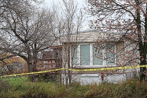 SHANNON VANRAES/WINNIPEG FREE PRESS
Police tape surrounds a farm property owned by Judy Swain on October 28, 2021.