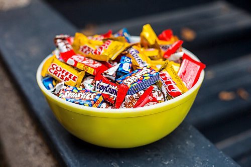 MIKAELA MACKENZIE / WINNIPEG FREE PRESS

Halloween chocolate bars in Winnipeg on Friday, Oct. 29, 2021. For Declan story.
Winnipeg Free Press 2021.