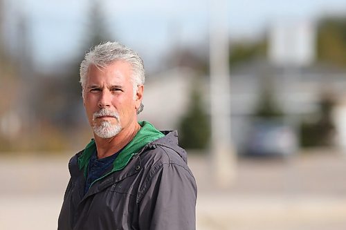 SHANNON VANRAES/WINNIPEG FREE PRESS
Bruce Talling, president of the Transcona East End Community Club, is frustrated by the costs clubs like his are incurring to enforce vaccine passport requirements and was photographed outside the community club on October 29, 2021.