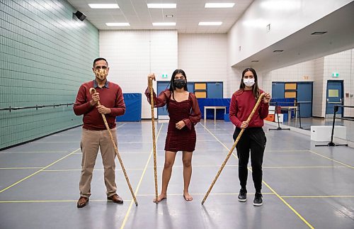 JESSICA LEE / WINNIPEG FREE PRESS

From left to right: Teacher Jagdeep Toor and students Harneet Aujla, 17, Jasmine Dhalla, 16, stand for a photo with props for a performance on October 29, 2021 at Maples Collegiate. On November 3, 2021, a virtual Diwali celebration organized by Toor will be held at Seven Oaks Performing Arts Centre. Dhalla will be the MC and Aujla is one of the dancers for the event that will be streamed to parents, community members and friends.

Reporter: Julia-Simone


