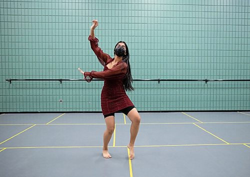JESSICA LEE / WINNIPEG FREE PRESS

Harneet Aujla, 17, practices a dance on October 29, 2021 at Maples Collegiate. On November 3, 2021, a virtual Diwali celebration will be held at Seven Oaks Performing Arts Centre. Aujla will be performing for the event that will be streamed to parents, community members and friends.

Reporter: Julia-Simone







