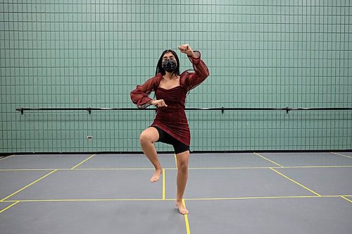 JESSICA LEE / WINNIPEG FREE PRESS

Harneet Aujla, 17, practices a dance on October 29, 2021 at Maples Collegiate. On November 3, 2021, a virtual Diwali celebration will be held at Seven Oaks Performing Arts Centre. Aujla will be performing for the event that will be streamed to parents, community members and friends.

Reporter: Julia-Simone





