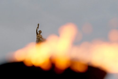 SHANNON VANRAES/WINNIPEG FREE PRESS
The Centennial Flame on Memorial Boulevard has been lit to mark the beginning of Remembrance Day activities throughout Manitoba and appeared to devour the top of the Legislative Building on October 29, 2021.