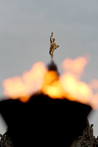 SHANNON VANRAES/WINNIPEG FREE PRESS
The Centennial Flame on Memorial Boulevard has been lit to mark the beginning of Remembrance Day activities throughout Manitoba and appeared to devour the top of the Legislative Building on October 29, 2021.