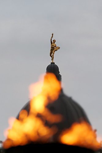 SHANNON VANRAES/WINNIPEG FREE PRESS
The Centennial Flame on Memorial Boulevard has been lit to mark the beginning of Remembrance Day activities throughout Manitoba and appeared to devour the top of the Legislative Building on October 29, 2021.