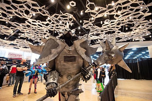 Mike Sudoma / Winnipeg Free Press
Comic Con attendee, Brendan Hart and his family drove all they way from Saskatchewan so he could show off his massive Mordekaiser costume Saturday morning at the RBC Convention Centre
October 30, 2021