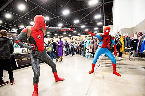 Mike Sudoma / Winnipeg Free Press
Two Spidermans point fingers at each other Saturday at the 2021 Comic Con held at the RBC Convention Centre
October 30, 2021