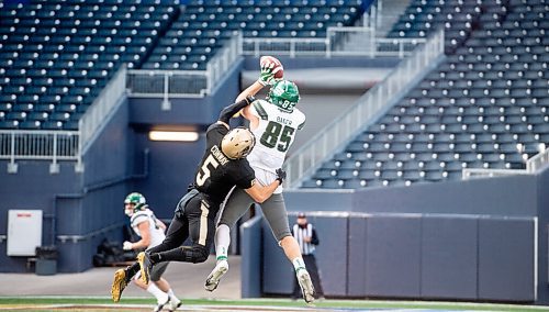 Mike Sudoma / Winnipeg Free Press
Bisons defensive back, Nick Conway attempts to intercept a catch by  Huskies receiver, Sam Baker, during their game at Investors Group Field Saturday
October 30, 2021