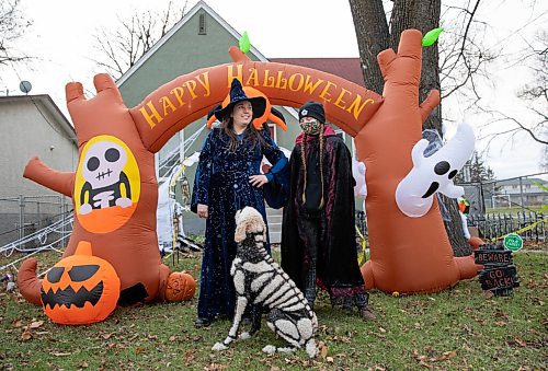 JESSICA LEE / WINNIPEG FREE PRESS

Jaclynne Green and Chaniech Desrochers, a dog groomer, pose for a photo at their home in Elmwood on October 31, 2021 with their dog which Desrochers dyed.







