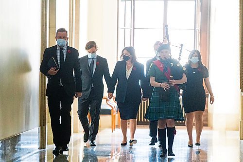 MIKAELA MACKENZIE / WINNIPEG FREE PRESS

Heathe Stefanson walks in to her swearing-in ceremony hand-in-hand with her family at the Manitoba Legislative Building in Winnipeg on Tuesday, Nov. 2, 2021. For --- story.
Winnipeg Free Press 2021.