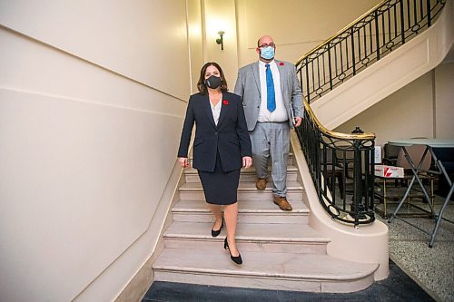 MIKAELA MACKENZIE / WINNIPEG FREE PRESS

Premier Heather Stefanson walks to her first press conference since becoming premier at the Manitoba Legislative Building in Winnipeg on Tuesday, Nov. 2, 2021. For --- story.
Winnipeg Free Press 2021.