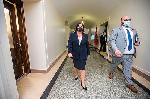 MIKAELA MACKENZIE / WINNIPEG FREE PRESS

Premier Heather Stefanson walks to her first press conference since becoming premier at the Manitoba Legislative Building in Winnipeg on Tuesday, Nov. 2, 2021. For --- story.
Winnipeg Free Press 2021.