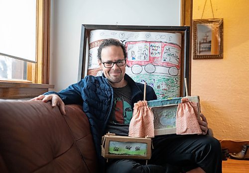 JESSICA LEE / WINNIPEG FREE PRESS

Leonard Podolak shows off his crankies on November 2, 2021 in his home. Crankies are scrolled art that are hand cranked over music.

Reporter: Ben







