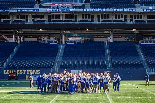 MIKAELA MACKENZIE / WINNIPEG FREE PRESS

Bombers practice at IG Field in Winnipeg on Thursday, Nov. 4, 2021. For --- story.
Winnipeg Free Press 2021.