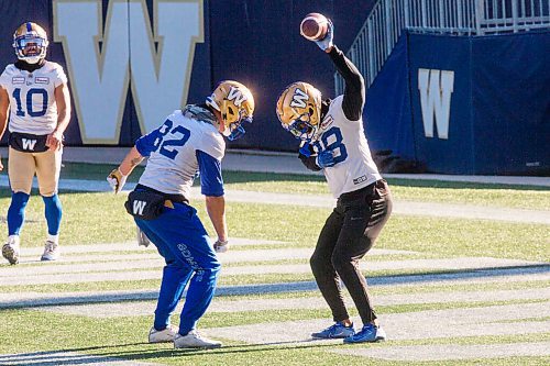 MIKAELA MACKENZIE / WINNIPEG FREE PRESS

Drew Wolitarsky (82) and Rasheed Bailey (88) celebrate at Bombers practice at IG Field in Winnipeg on Thursday, Nov. 4, 2021. For --- story.
Winnipeg Free Press 2021.