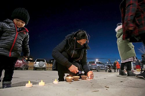 SHANNON VANRAES / WINNIPEG FREE PRESS
Arsh Uppal lights a diya during Diwali celebrations at École South Pointe School on November 4, 2021.