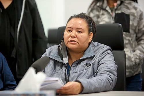 MIKE DEAL / WINNIPEG FREE PRESS
Tracy Muswagon, auntie to Klarissa Muswagon speaks for the family.
The family of Klarissa Muswagon who has gone missing in Winnipeg where she has been living traveled from Norway House Cree Nation to share information Friday morning at Manitoba Keewatinowi Okimakanak's (MKO) office on Ellice Avenue.
See Julia-Simone story
211105 - Friday, November 05, 2021.